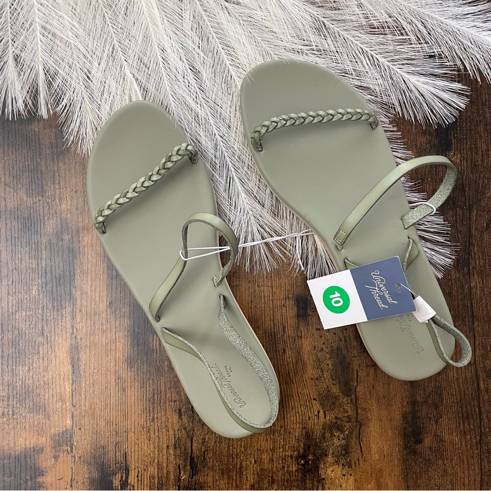 NWT Universal Thread Women's Tommie Flat Sandals Olive